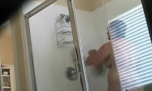 Saggy mature lady spied in a shower