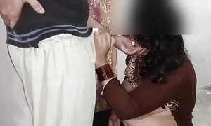 Caught Step Mom cleaning the washroom and romanced her - video talk in hindi Audio