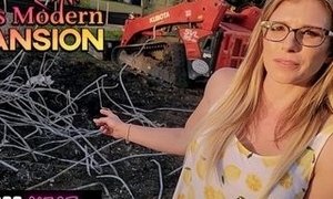 Cory Haunt Demonstrate Us The Demolition Of Her Studio