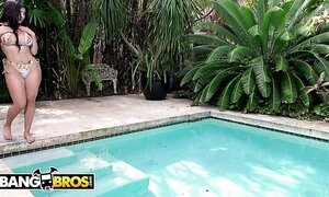 Gardener after massage was caught jerking off in toilet and got hot fuck near the pool