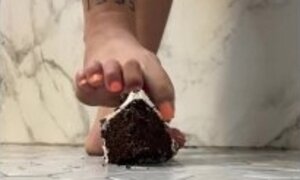 Chocolate cake feet smash - full vid on of