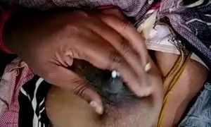 Tamil aunty&rsquo;s big boobs squeezed
