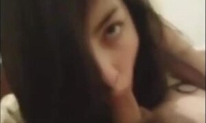 morrita mexicana mama una verga y se vienen en su boca video
